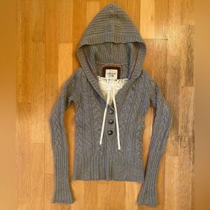 Vintage 2000s Gray Wool Cable Knit Hooded Cardigan Sweater Long Sleeve